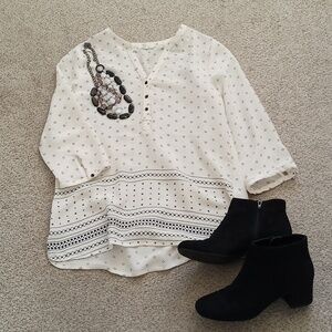 Maurices black and white popover top size S